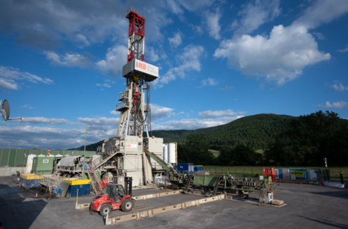 Tour de forage du projet géothermique de Haute-Sorne. Photo: Geo-Energie Suisse SA
